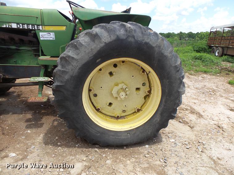 image for item DE3664 1980 John Deere 2940 tractor