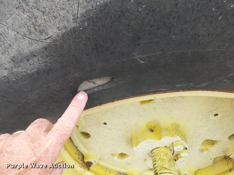 image for item DE3664 1980 John Deere 2940 tractor