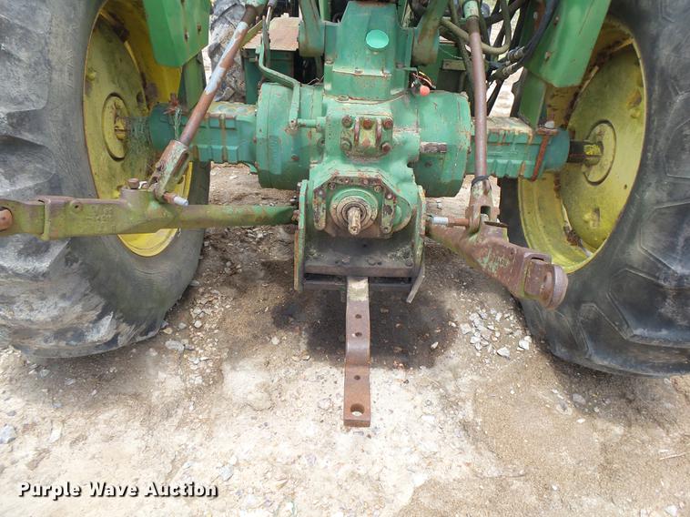 image for item DE3664 1980 John Deere 2940 tractor