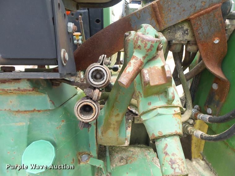 image for item DE3664 1980 John Deere 2940 tractor