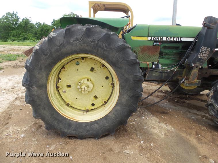 image for item DE3664 1980 John Deere 2940 tractor