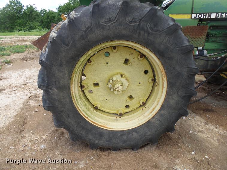 image for item DE3664 1980 John Deere 2940 tractor