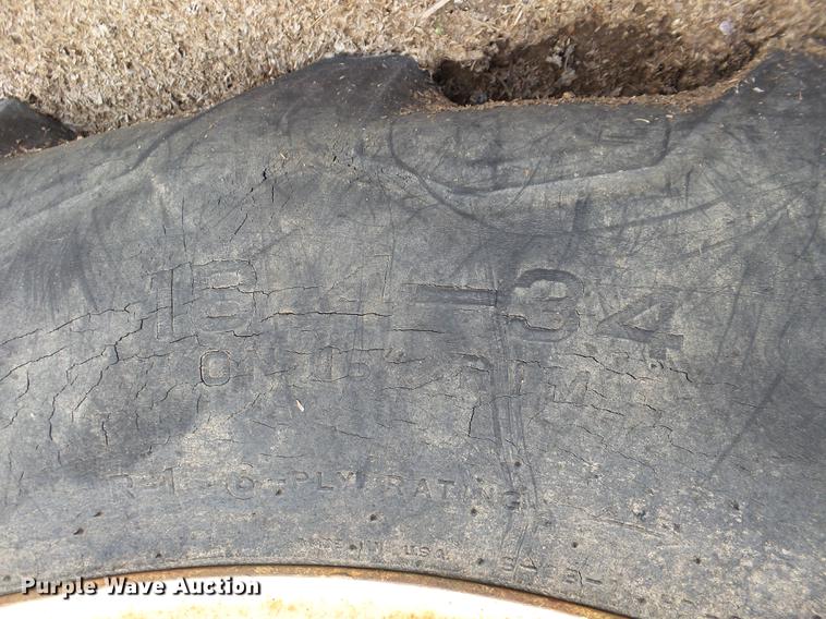 image for item DE3664 1980 John Deere 2940 tractor