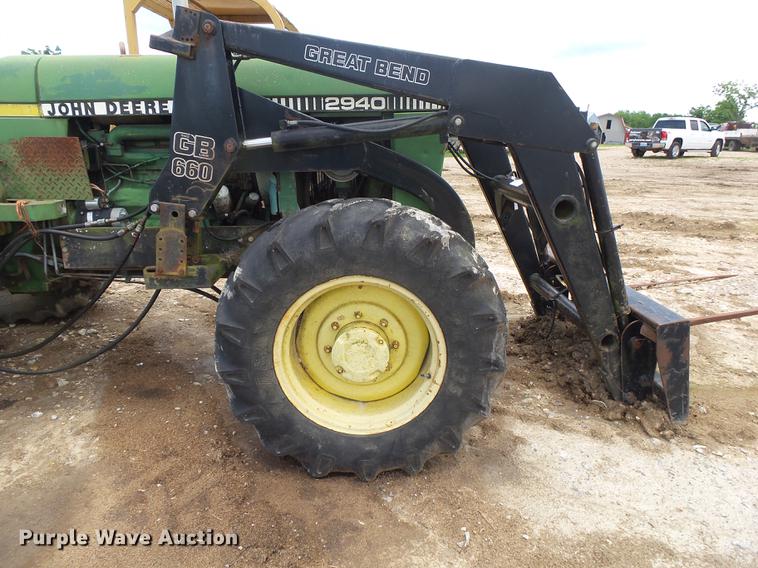 image for item DE3664 1980 John Deere 2940 tractor