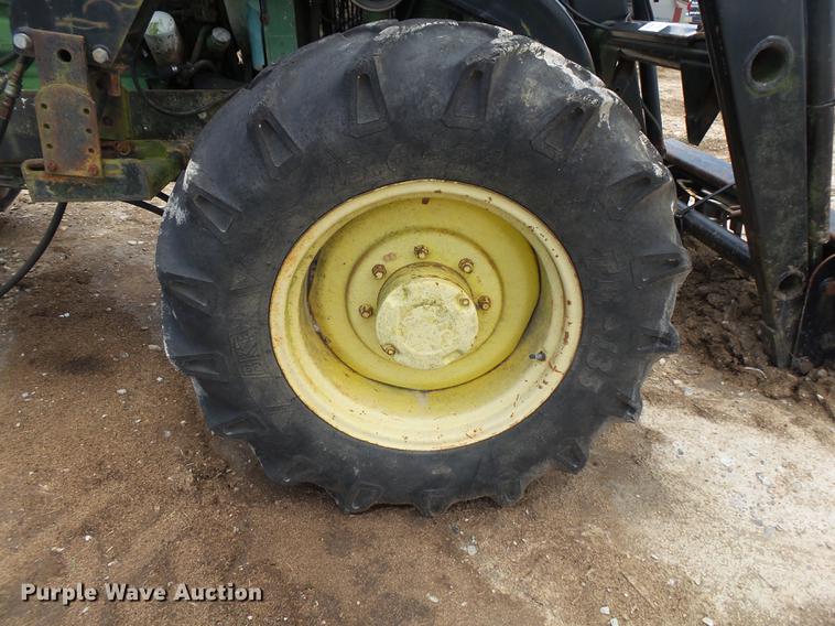 image for item DE3664 1980 John Deere 2940 tractor