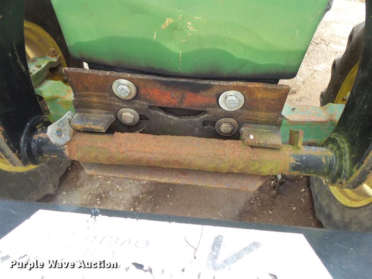 image for item DE3664 1980 John Deere 2940 tractor