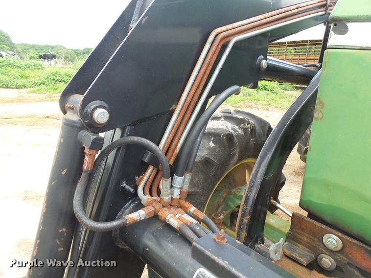 image for item DE3664 1980 John Deere 2940 tractor