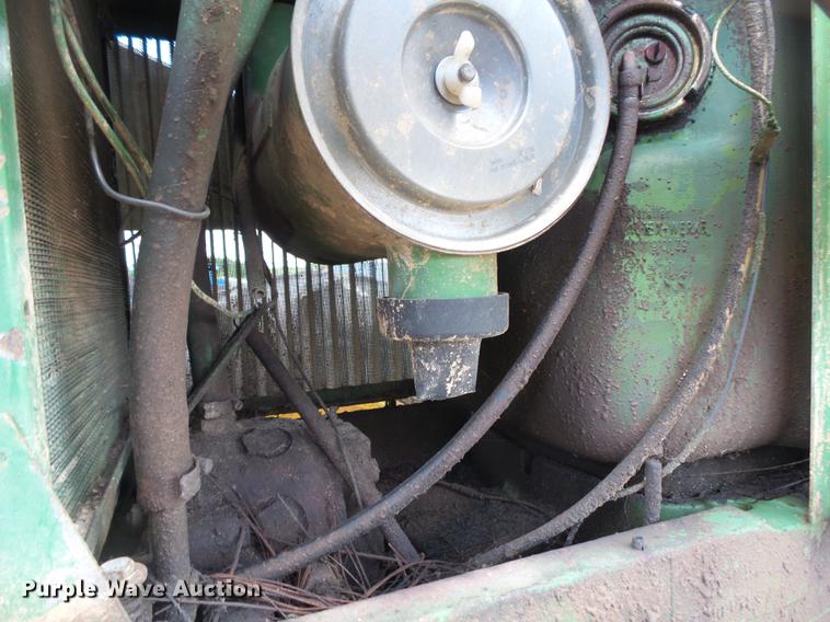 image for item DE3664 1980 John Deere 2940 tractor