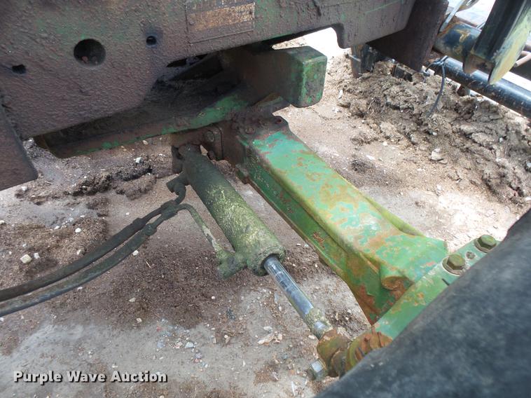 image for item DE3664 1980 John Deere 2940 tractor