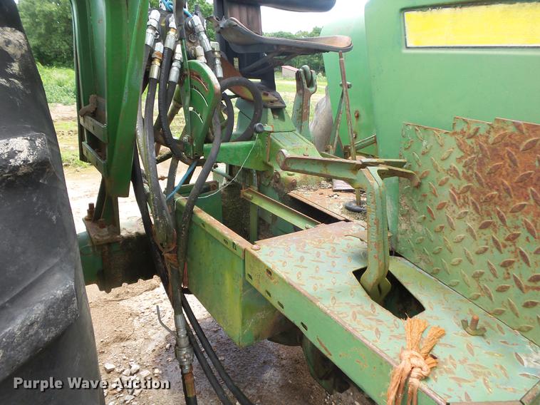 image for item DE3664 1980 John Deere 2940 tractor