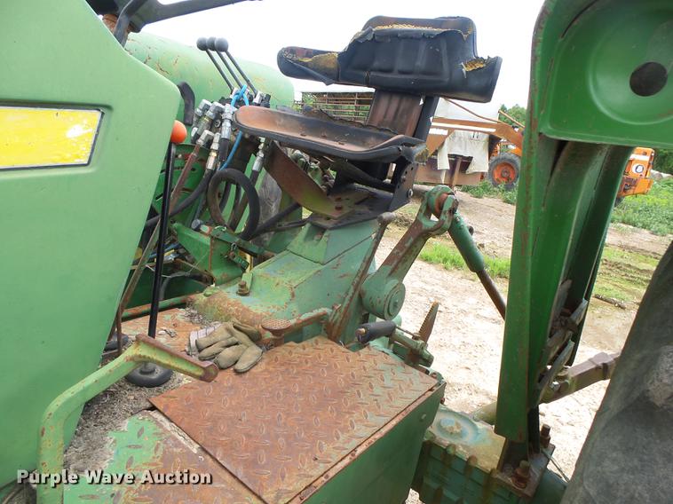 image for item DE3664 1980 John Deere 2940 tractor
