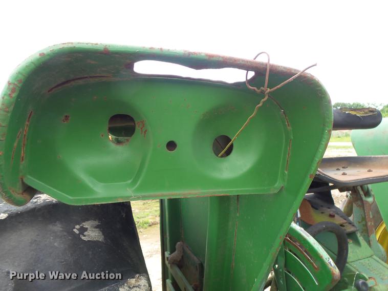 image for item DE3664 1980 John Deere 2940 tractor
