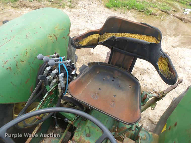 image for item DE3664 1980 John Deere 2940 tractor
