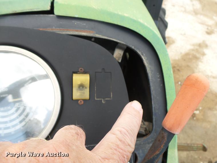 image for item DE3664 1980 John Deere 2940 tractor