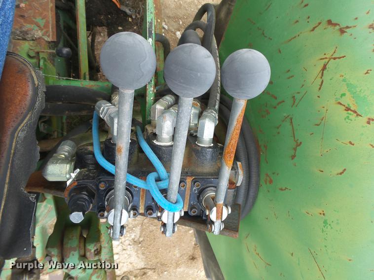 image for item DE3664 1980 John Deere 2940 tractor