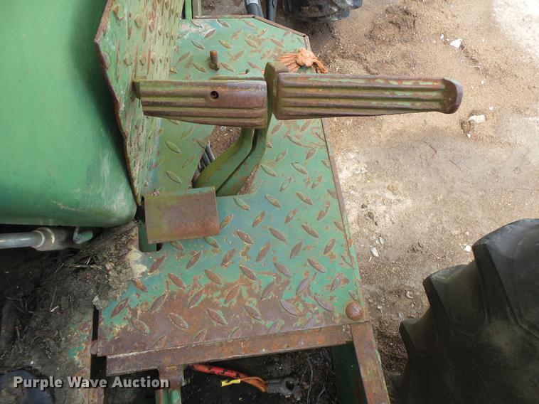 image for item DE3664 1980 John Deere 2940 tractor