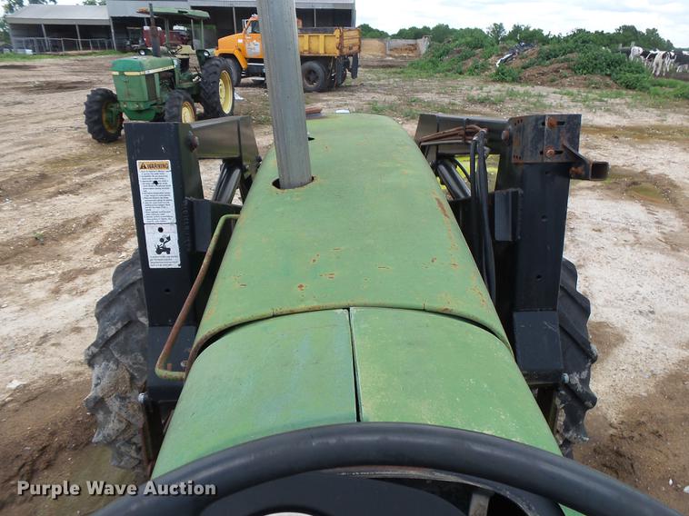 image for item DE3664 1980 John Deere 2940 tractor
