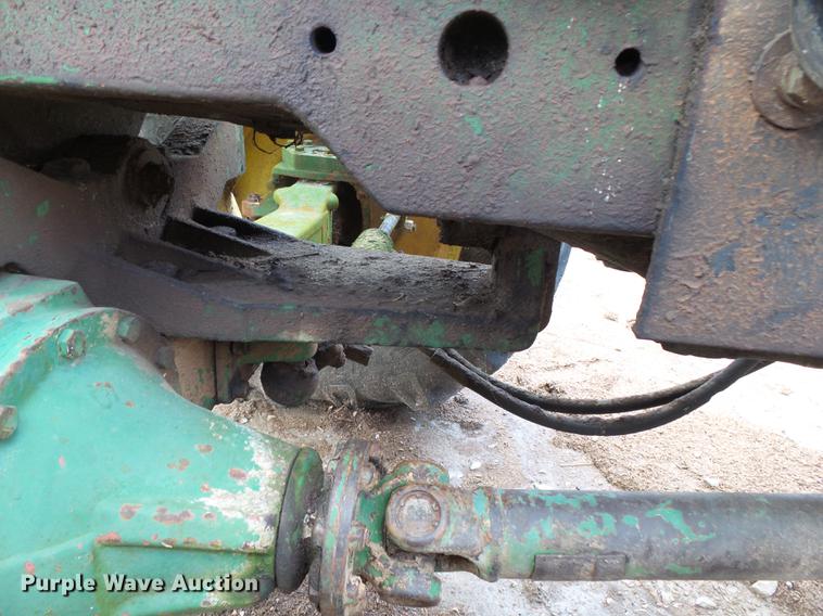 image for item DE3664 1980 John Deere 2940 tractor