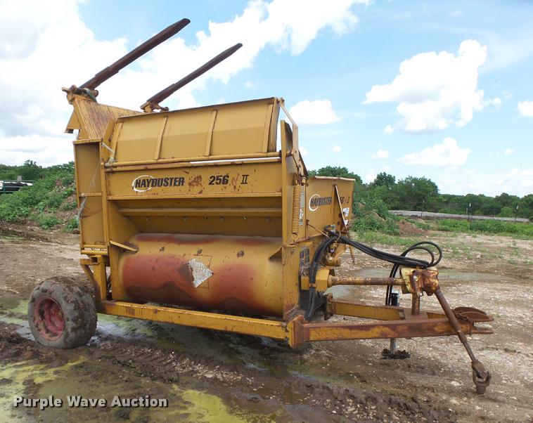 image for item DE3667 HayBuster 256 Plus II bale processor