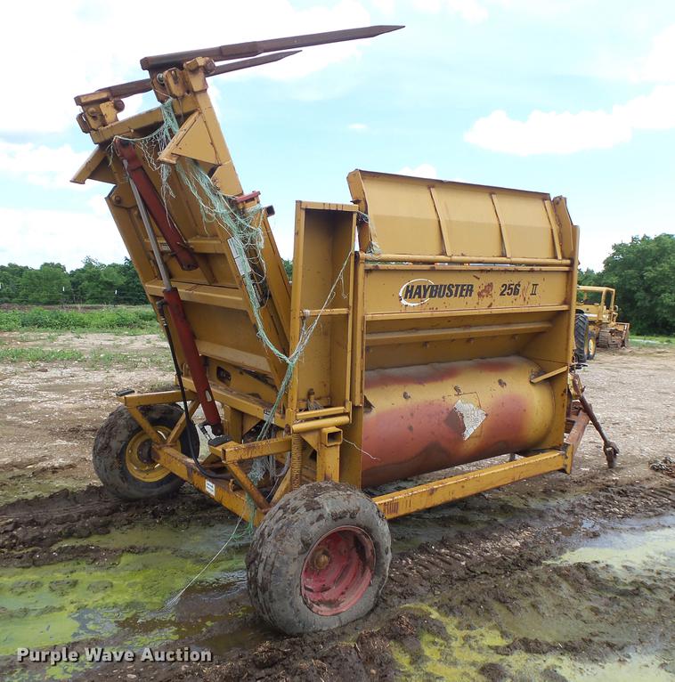 image for item DE3667 HayBuster 256 Plus II bale processor