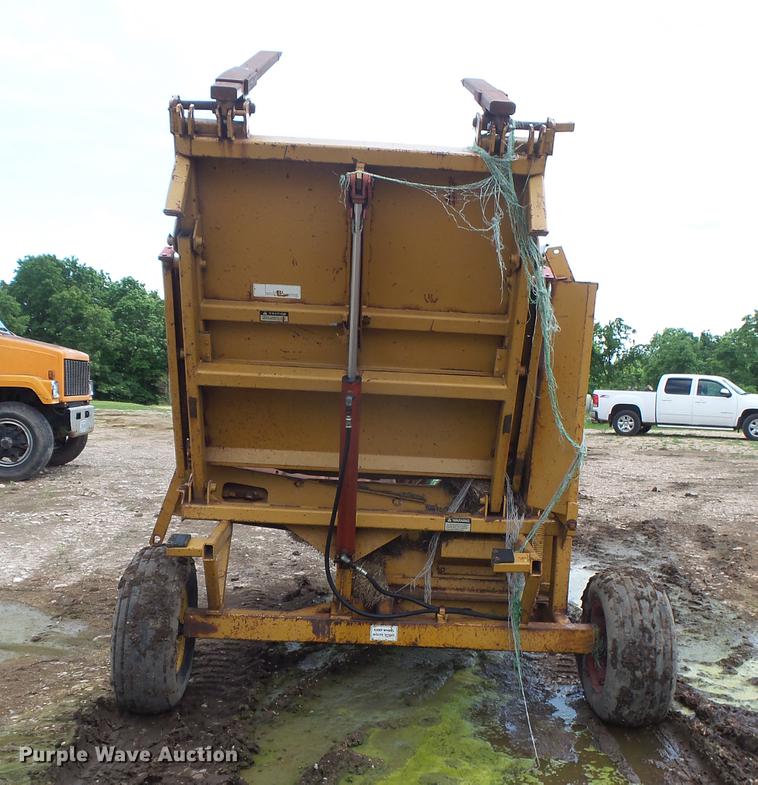 image for item DE3667 HayBuster 256 Plus II bale processor
