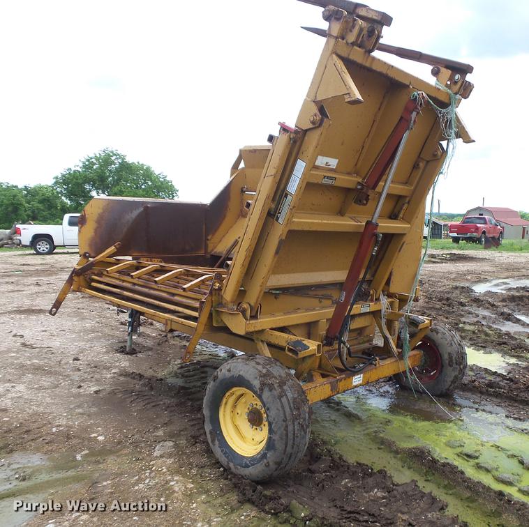 image for item DE3667 HayBuster 256 Plus II bale processor