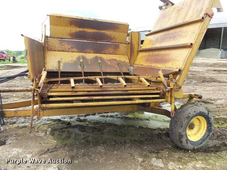 image for item DE3667 HayBuster 256 Plus II bale processor