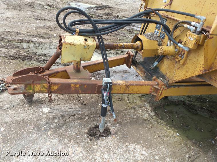 image for item DE3667 HayBuster 256 Plus II bale processor