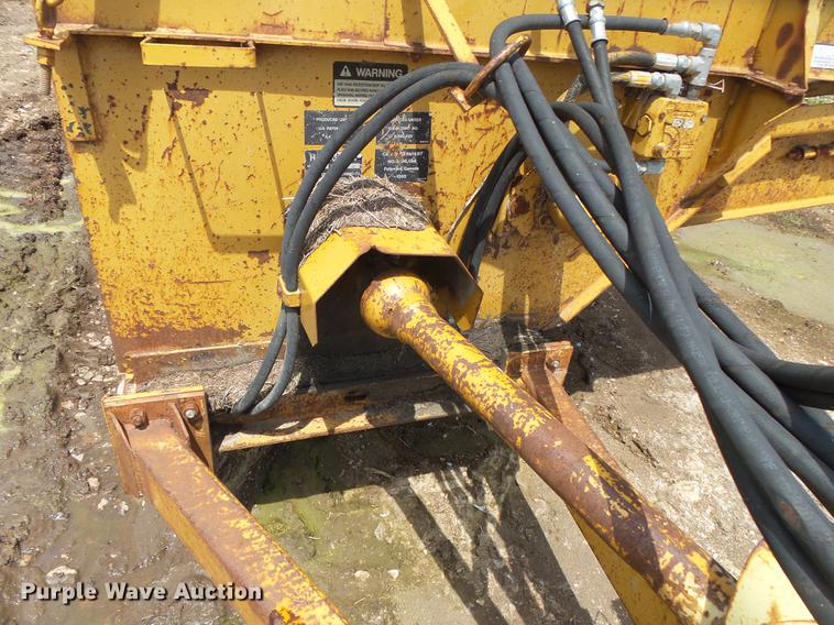 image for item DE3667 HayBuster 256 Plus II bale processor