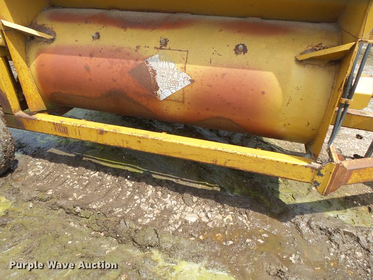 image for item DE3667 HayBuster 256 Plus II bale processor