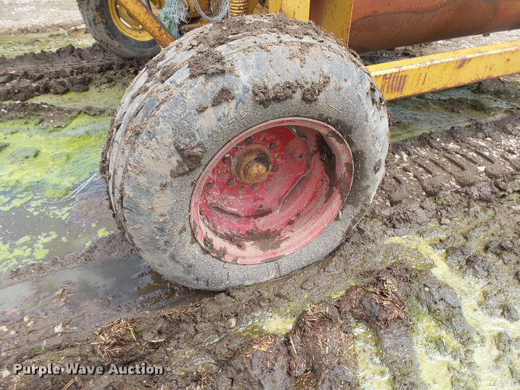 image for item DE3667 HayBuster 256 Plus II bale processor