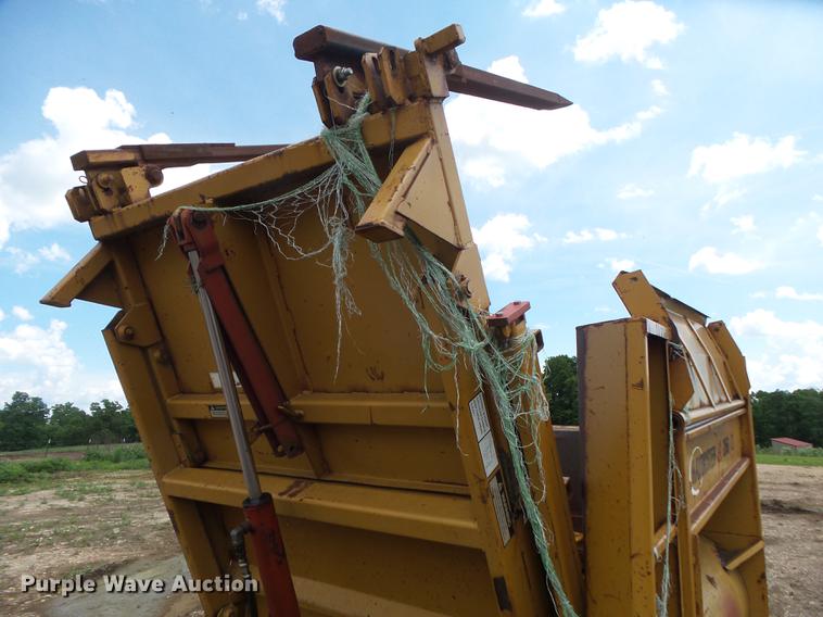 image for item DE3667 HayBuster 256 Plus II bale processor