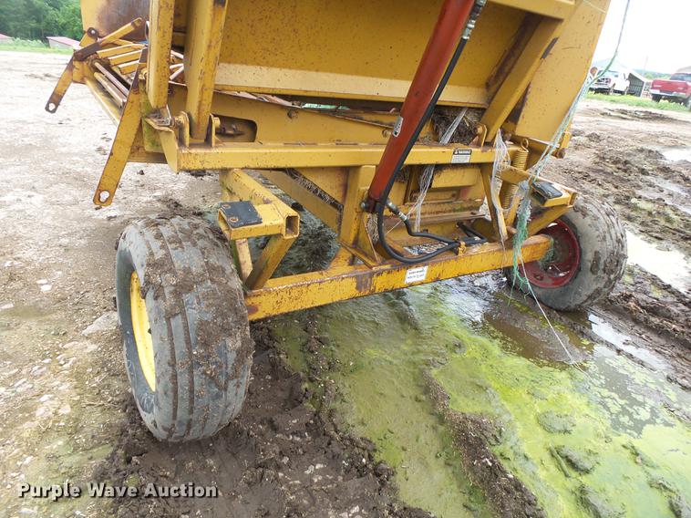 image for item DE3667 HayBuster 256 Plus II bale processor