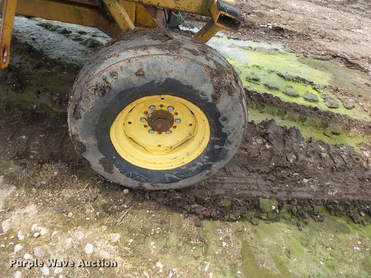 image for item DE3667 HayBuster 256 Plus II bale processor