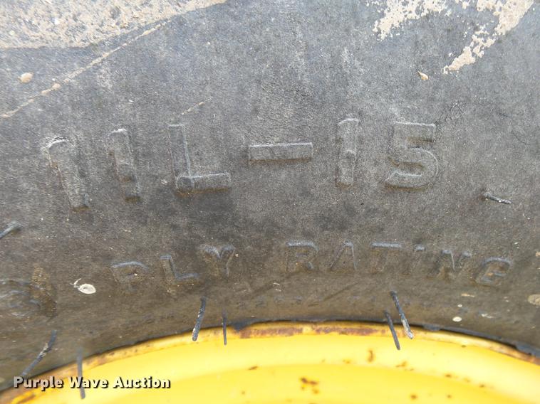 image for item DE3667 HayBuster 256 Plus II bale processor