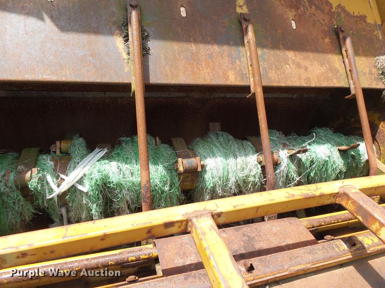 image for item DE3667 HayBuster 256 Plus II bale processor