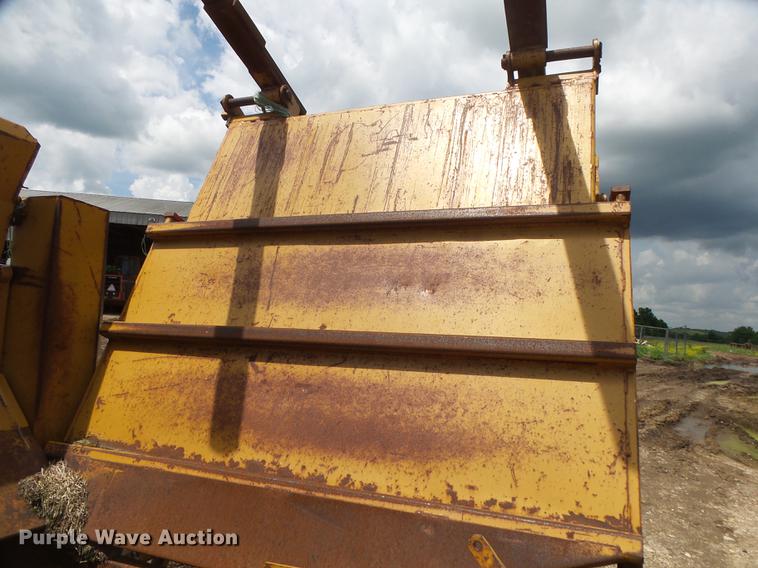 image for item DE3667 HayBuster 256 Plus II bale processor