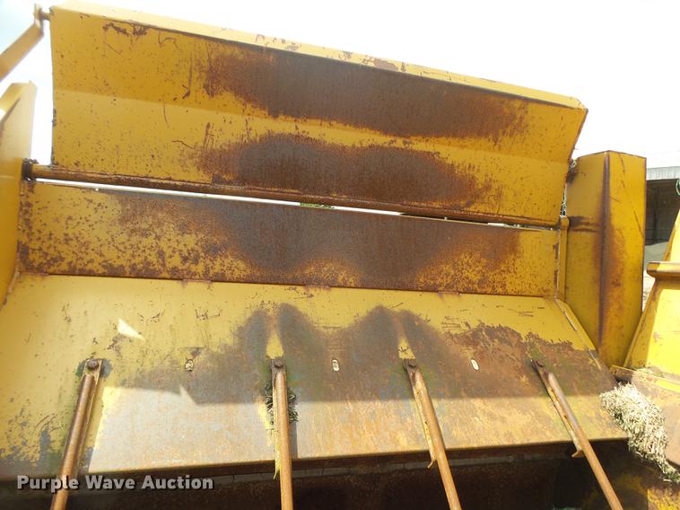 image for item DE3667 HayBuster 256 Plus II bale processor