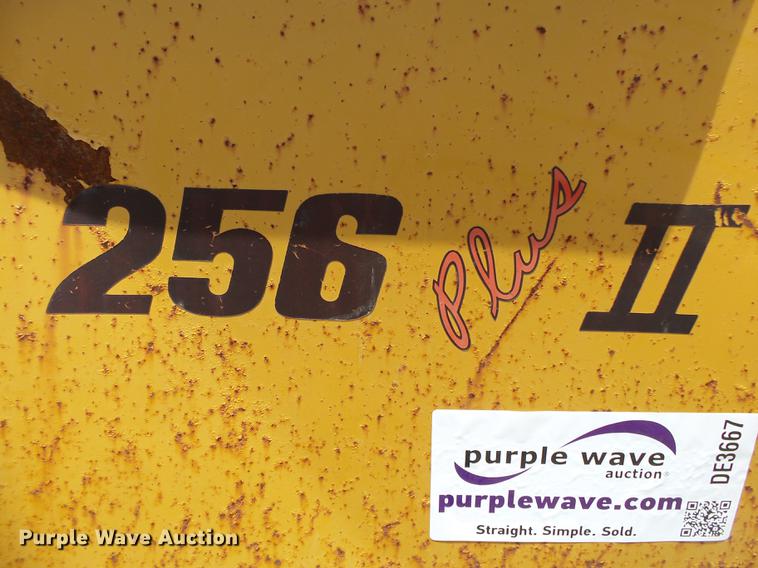 image for item DE3667 HayBuster 256 Plus II bale processor