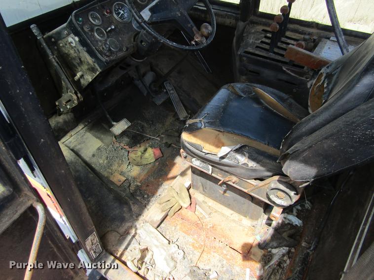 image for item DE6815 1979 Versatile 835 4WD tractor