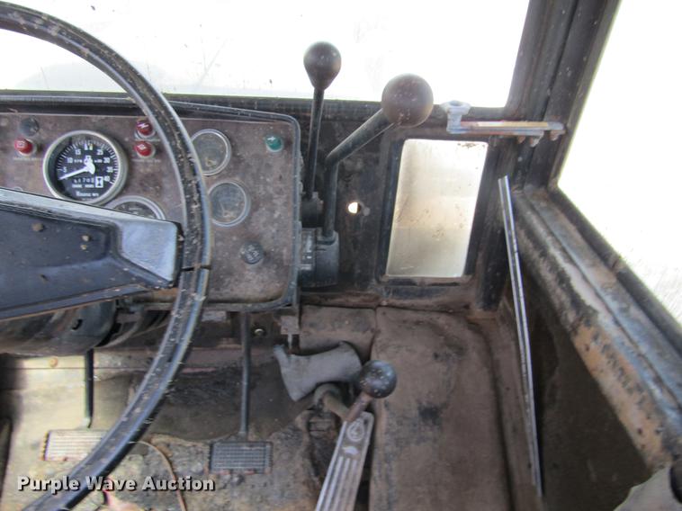 image for item DE6815 1979 Versatile 835 4WD tractor