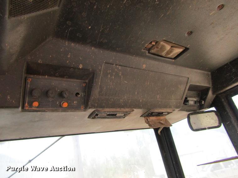 image for item DE6815 1979 Versatile 835 4WD tractor