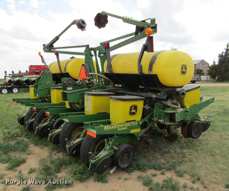 image for item DE6830 2002 John Deere 1760 no-till planter