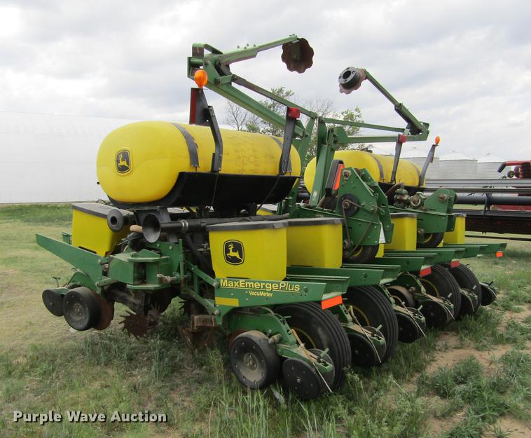image for item DE6830 2002 John Deere 1760 no-till planter