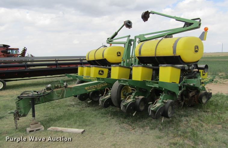 image for item DE6830 2002 John Deere 1760 no-till planter