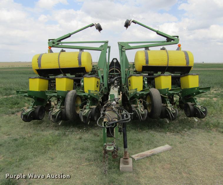 image for item DE6830 2002 John Deere 1760 no-till planter