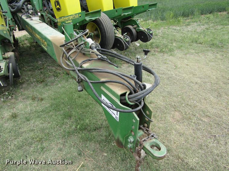 image for item DE6830 2002 John Deere 1760 no-till planter