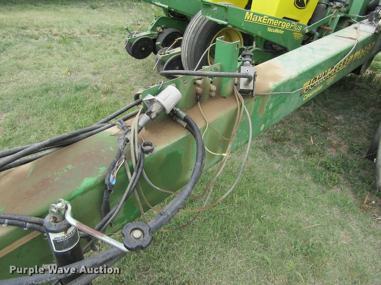 image for item DE6830 2002 John Deere 1760 no-till planter