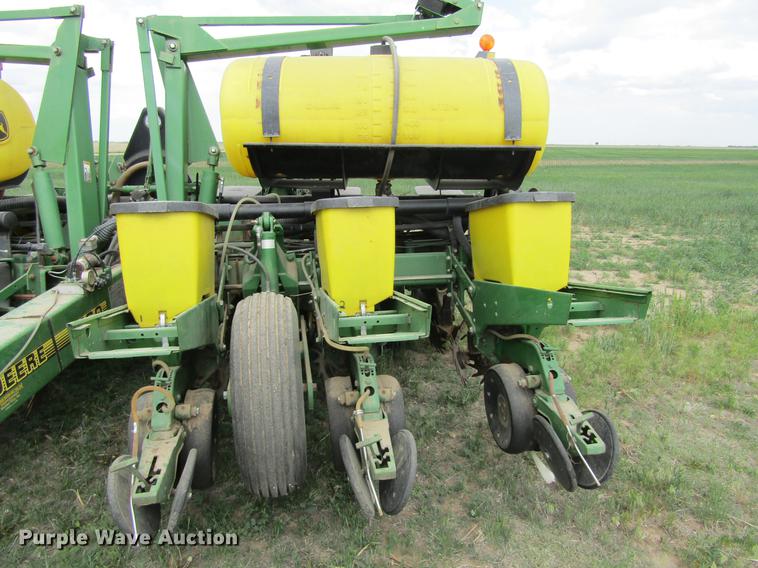 image for item DE6830 2002 John Deere 1760 no-till planter