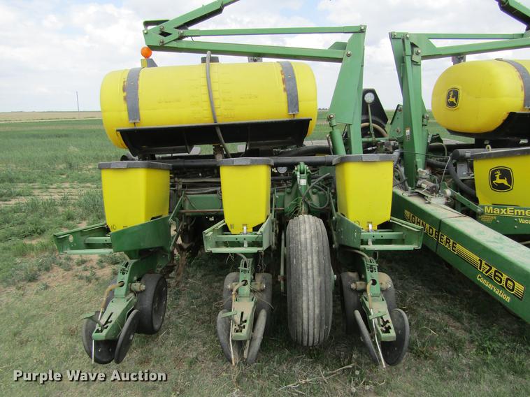 image for item DE6830 2002 John Deere 1760 no-till planter